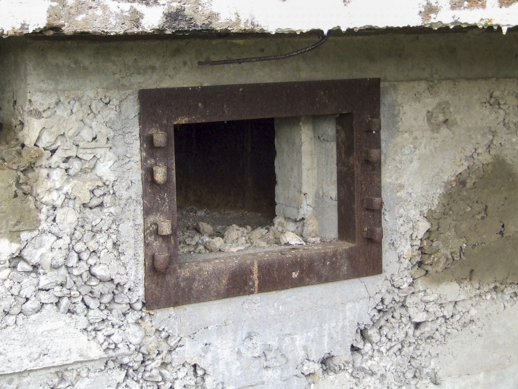 Ligne Maginot - MC07 - STG R - (Casemate d'infanterie - Double) - L'embrasure pour mitrailleuse. - STENGER Mathieu
