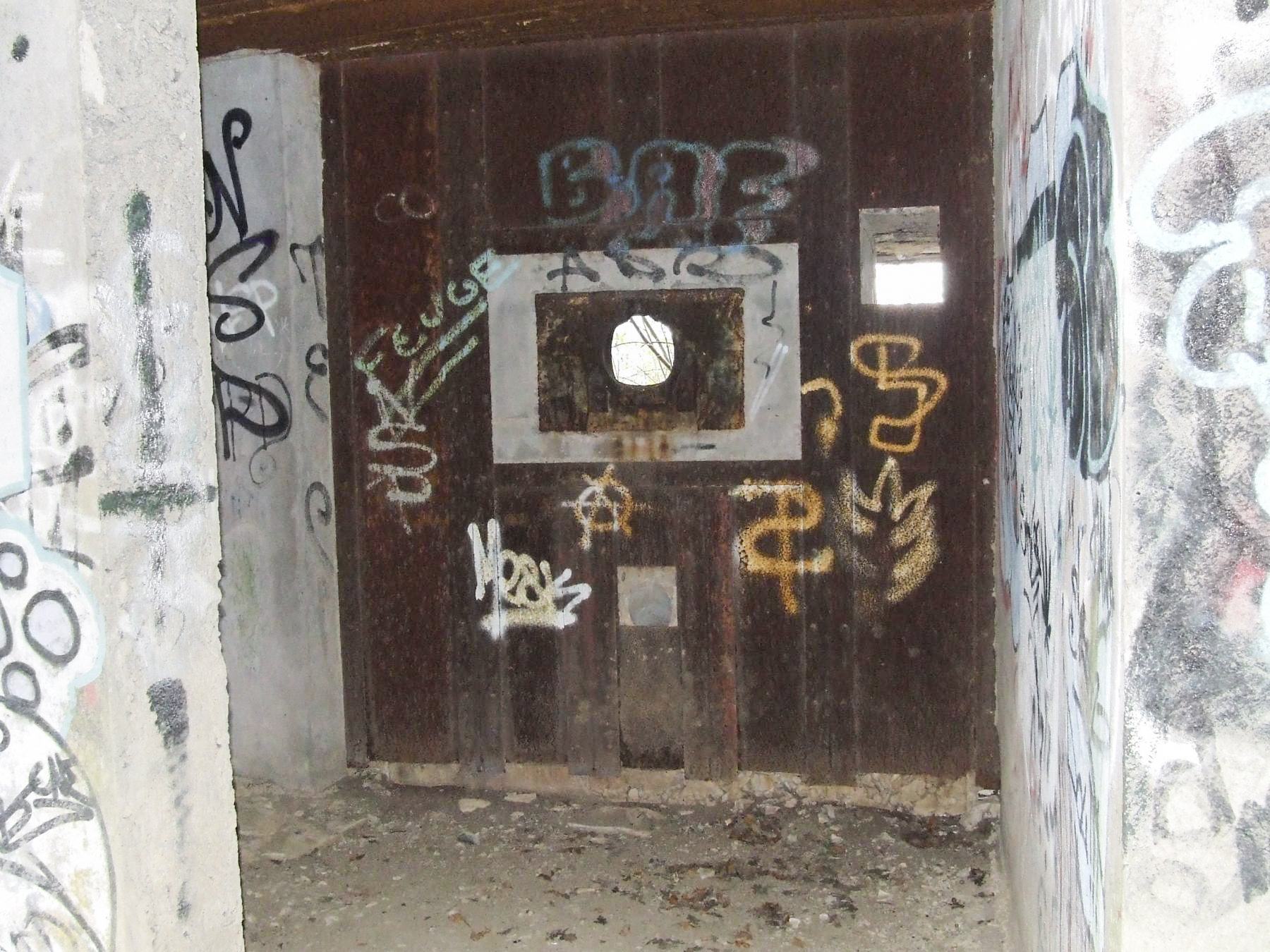 Ligne Maginot - MC07 - STG R - (Casemate d'infanterie - Double) - La chambre de tir pour mitrailleuse gauche. - STENGER Mathieu