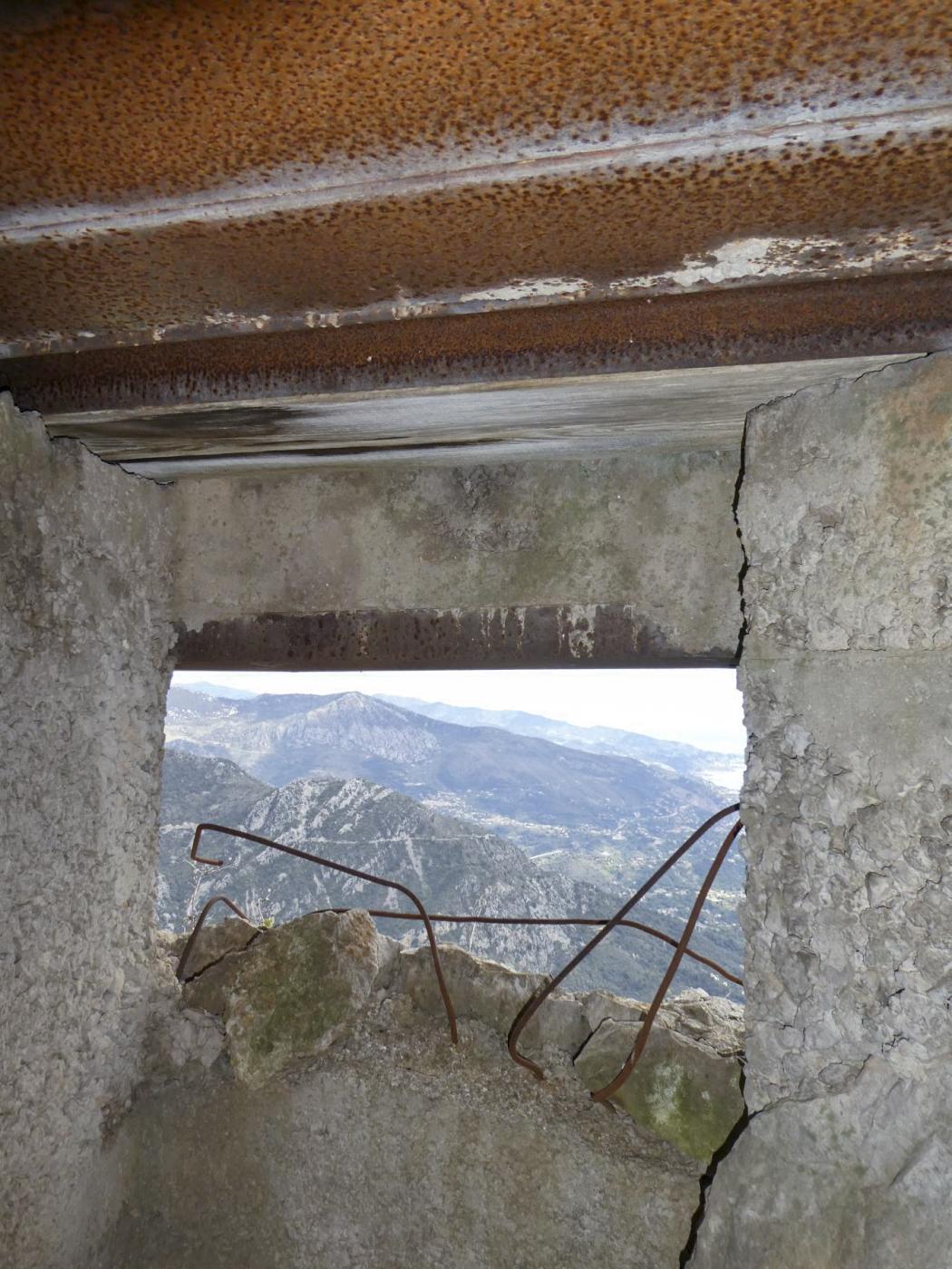 Ligne Maginot - CIME DES CABANELLES - (Observatoire d'artillerie) - Créneau d'observation - ELLENA Daniel - CUNY Philippe