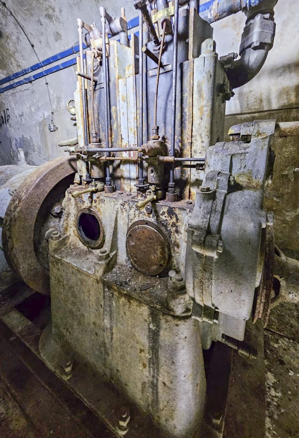 Ligne Maginot - COL DE GARDE (G) - EO10 - (Abri actif) - L'usine électrique - ELLENA Daniel - CUNY Philippe