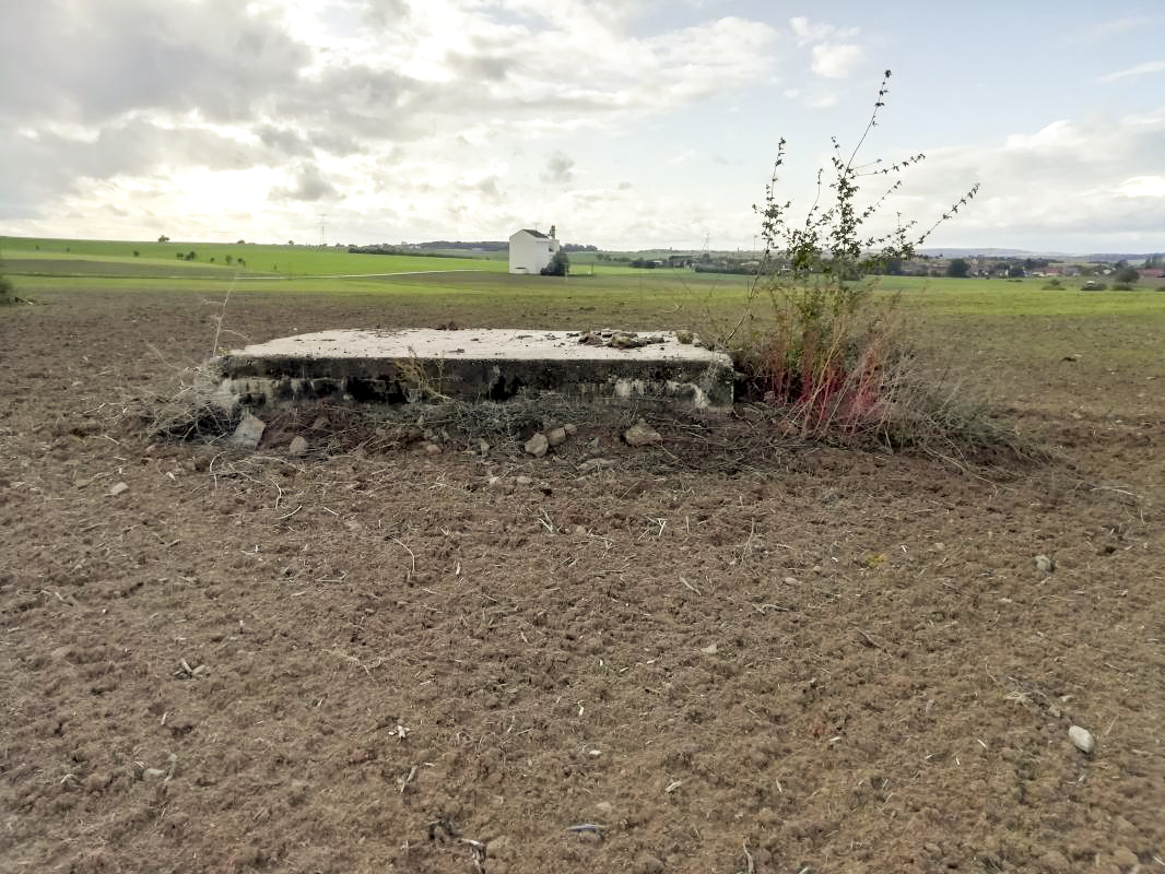 Ligne Maginot - LOCHEL NORD - (Blockhaus de type indeterminé) - Photo du cote Est de l’édifice - Jin Jac