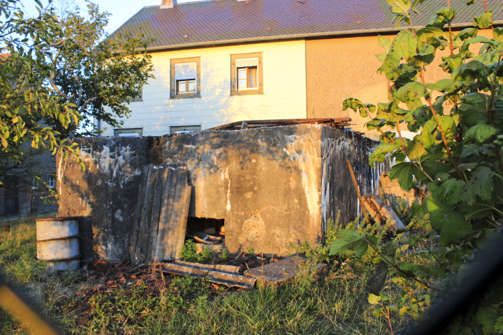 Ligne Maginot - M17 - BARST 3 - (Blockhaus pour arme infanterie) - Situé sur un terrain privé     - jin jac