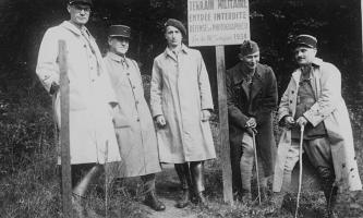 Ligne Maginot - BOUSSE - A24 - (Ouvrage d'infanterie) - A proximité de l'ouvrage , octobre 1939
Lt Uhlmann, Adj Cravoisier (CM6), Med Caron, Lt Foncin (CM6), Lt Lornon? (CY)