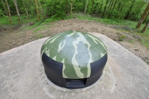 Ligne Maginot - BOIS DE KANFEN OUEST - C42 - (Casemate d'infanterie - Simple) - La cloche GFM nettoyée et repeinte.