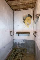 Ligne Maginot - SCHOENENBOURG - (Ouvrage d'artillerie) - Bloc 2
La chambre du Lt Affholder décorée d'une caricature de Josephine Baker d'après une photo de presse de 1939