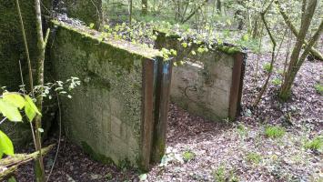 Ligne Maginot - CB202 - RETTELBOURG 1 - (Blockhaus pour canon) - Les pans de mur du blockhaus annexe