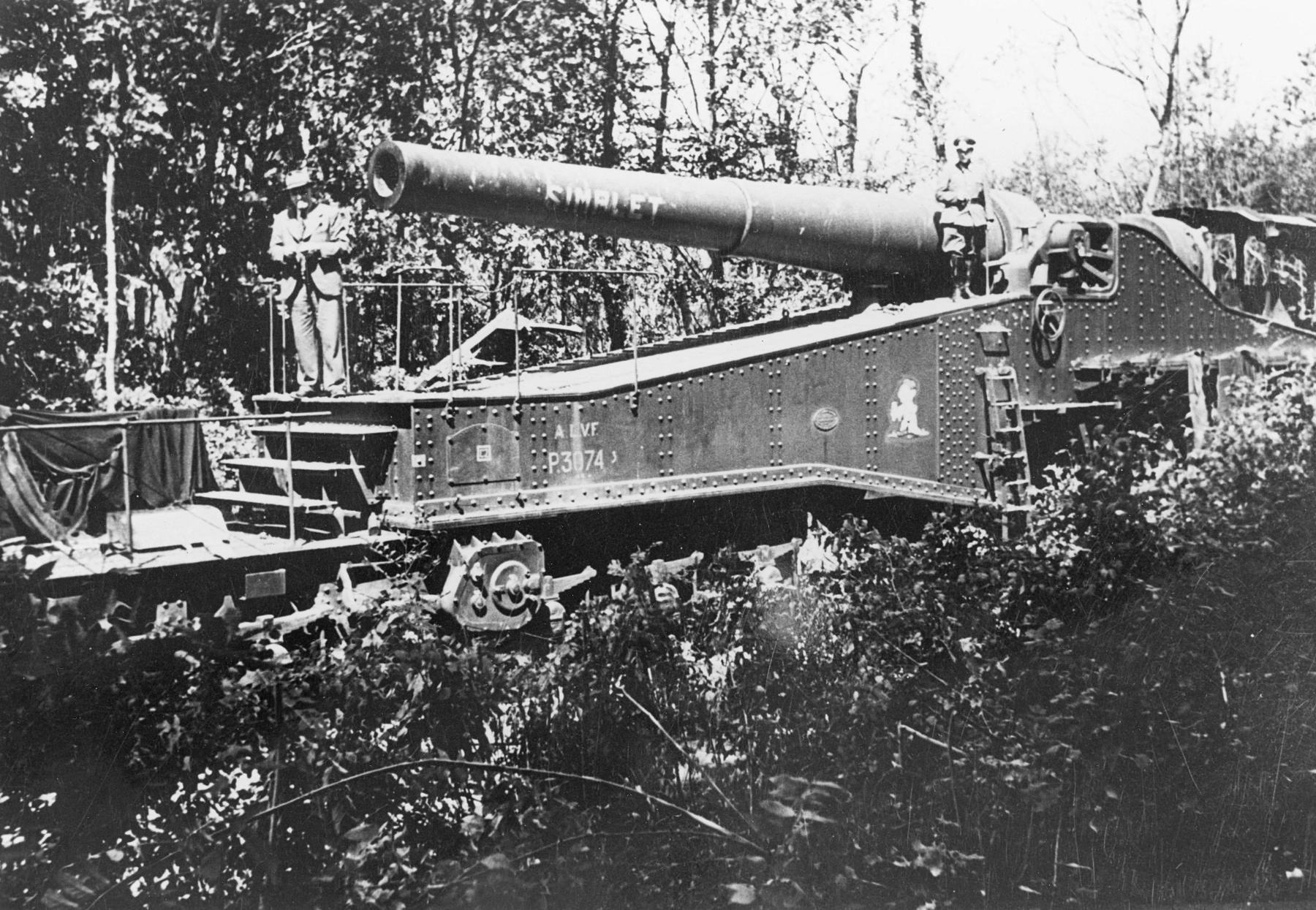 Ligne Maginot - 372° Régiment d'Artillerie Lourde sur Voie Ferrée (372° RALVF) - Pièce  de 320 Mle 1917 G  (P 3074 - Simplet)  appartenant à la 4° batterie du 372°  RALVF lors de sa saisie par les allemands
