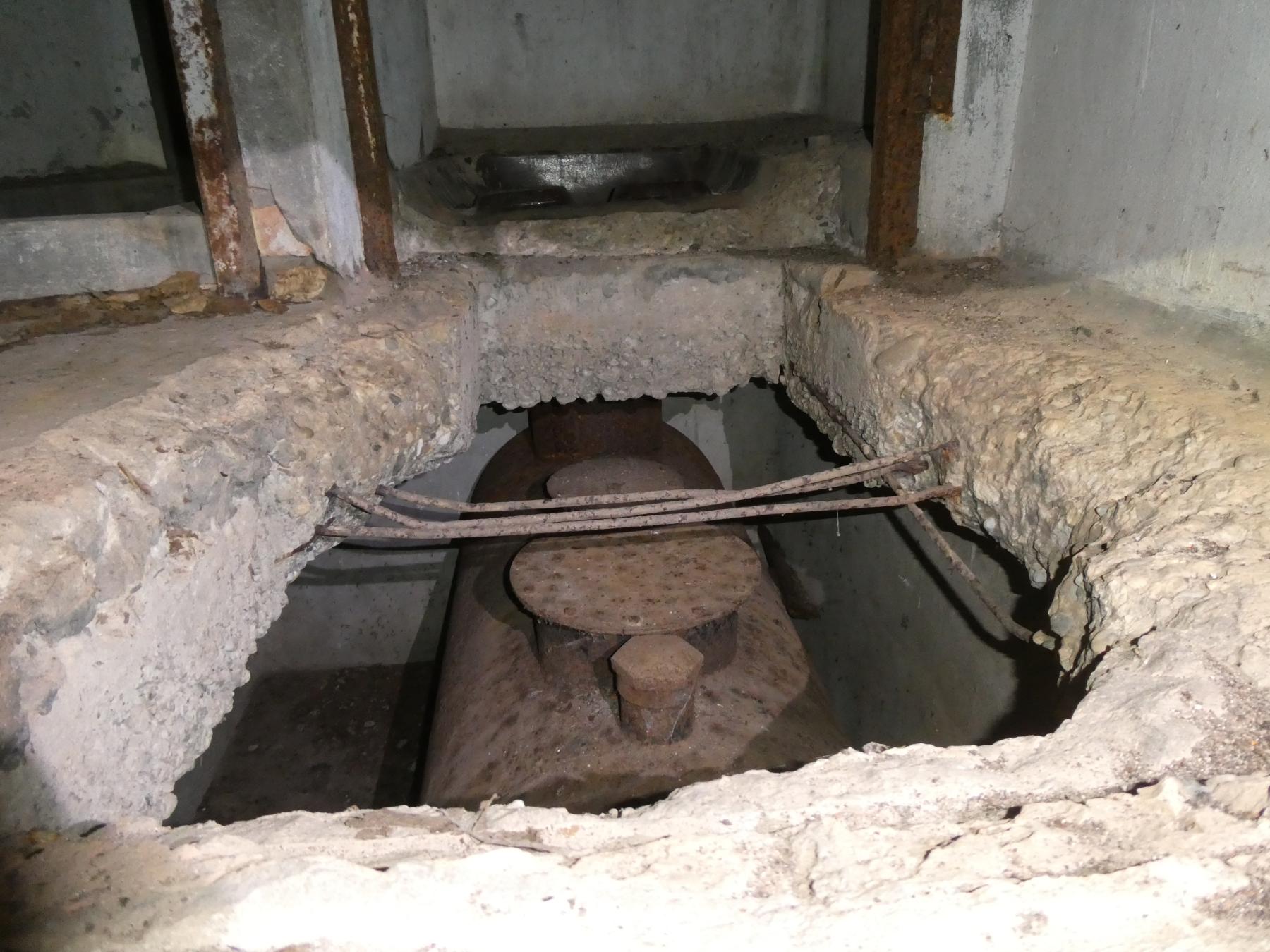 Ligne Maginot - GUNSTHAL COL EST - (Blockhaus pour arme infanterie) - Citerne chimique de la fosse Asepta - ELLENA Daniel-CUNY Philippe