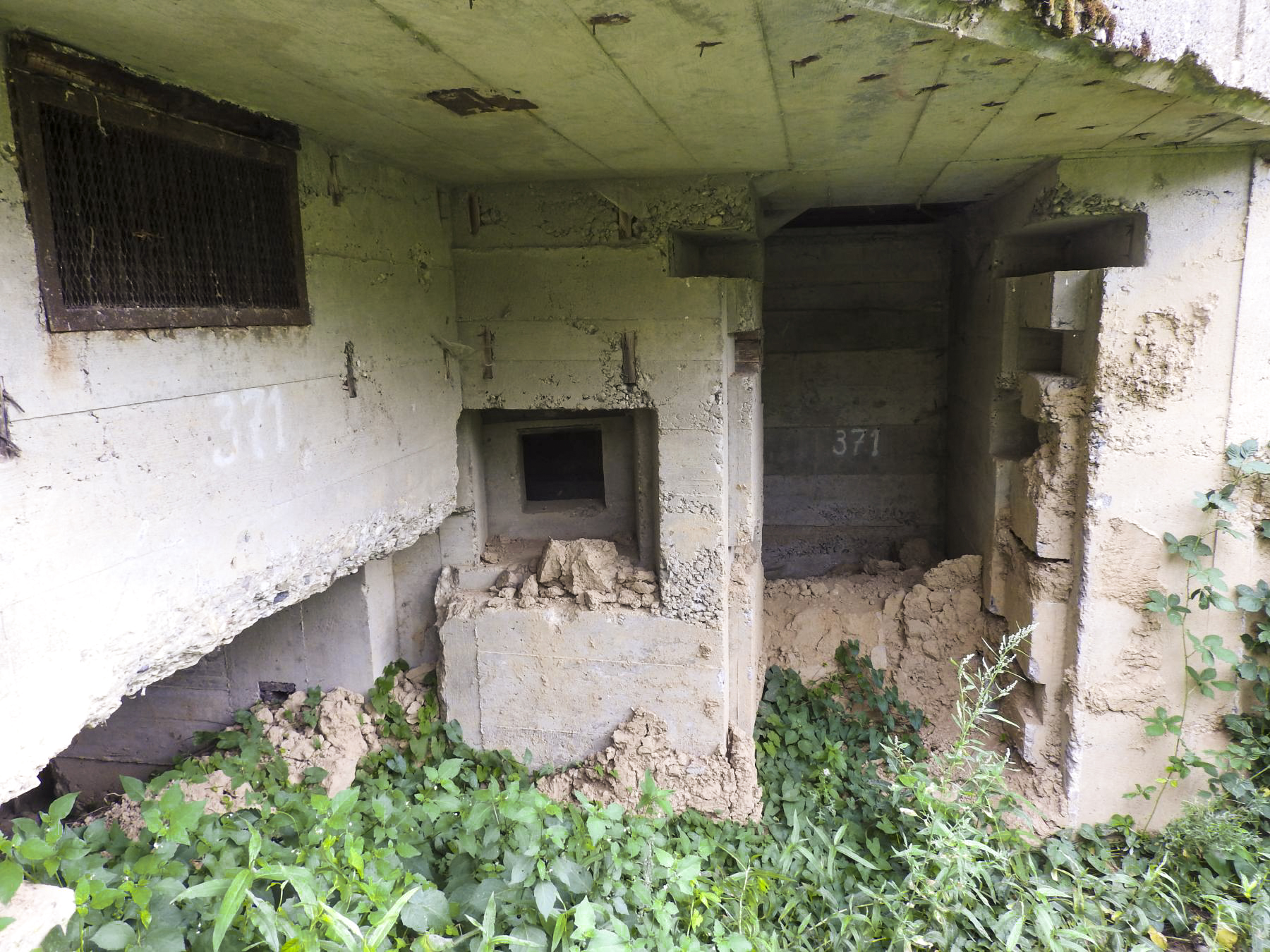 Ligne Maginot - PLAN - (Casemate d'infanterie - Simple) - Les entrées du blockhaus. - Stenger Mathieu