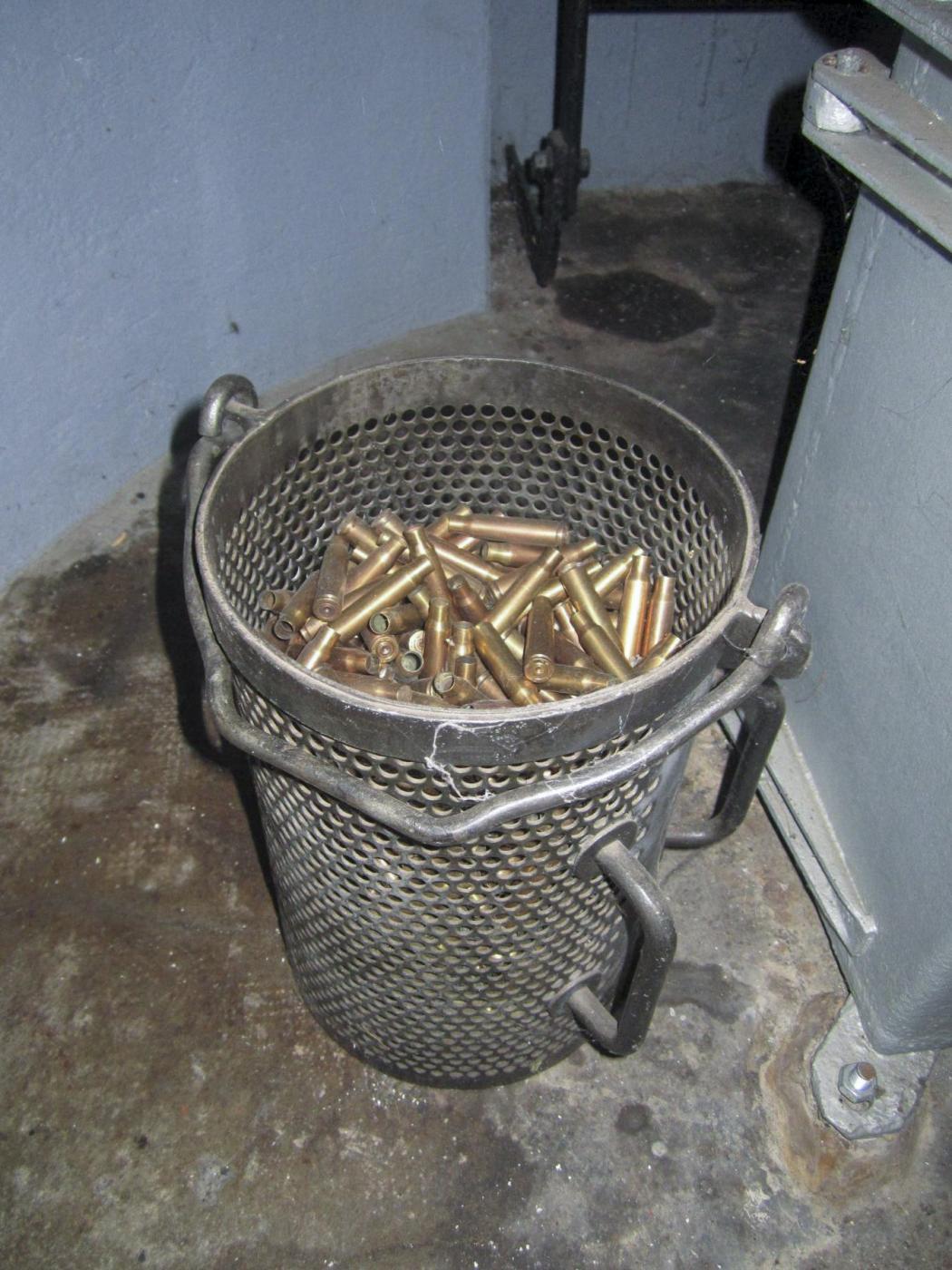 Ligne Maginot - OBERROEDERN SUD - RIEFFEL - (Casemate d'infanterie - Double) - Panier de récupération des douilles - Gregory Fuchs