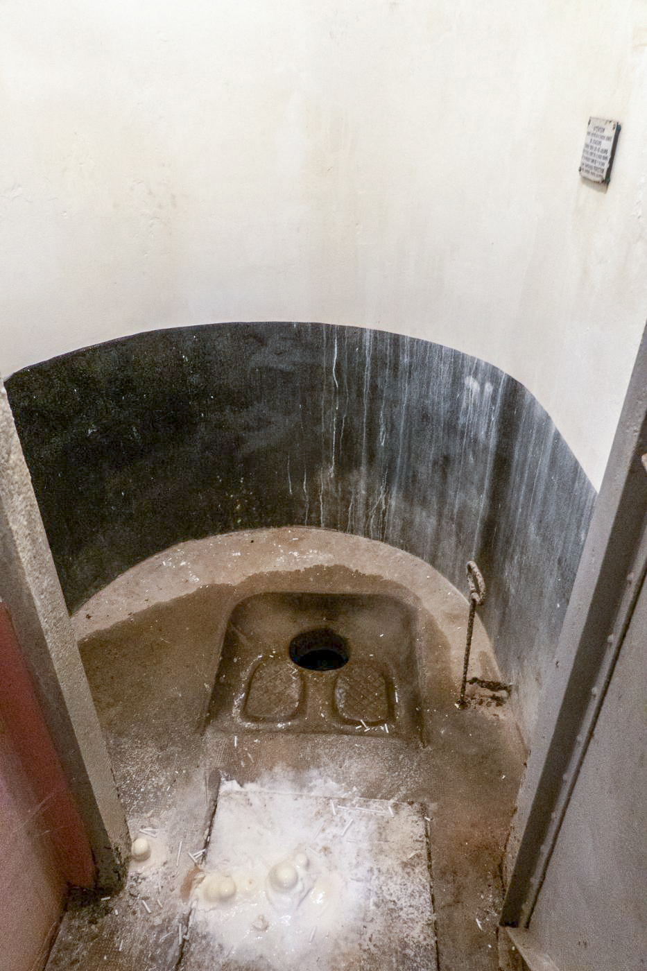 Ligne Maginot - SCHOENENBOURG - (Ouvrage d'artillerie) - Bloc 1
Latrines dans le renfoncement d'une des cloches - Michel Teiten