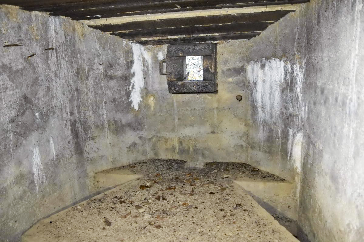 Ligne Maginot - CB280 - RETTELBOURG 2 - (Blockhaus pour arme infanterie) - L'emplacement de la mitrailleuse et son créneau - D.Froehly
