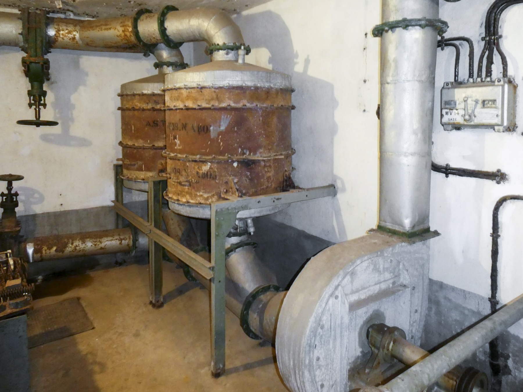 Ligne Maginot - SCHOENENBOURG - (Ouvrage d'artillerie) - Bloc 5
Salle de filtration - ELLENA Daniel - CUNY Philippe