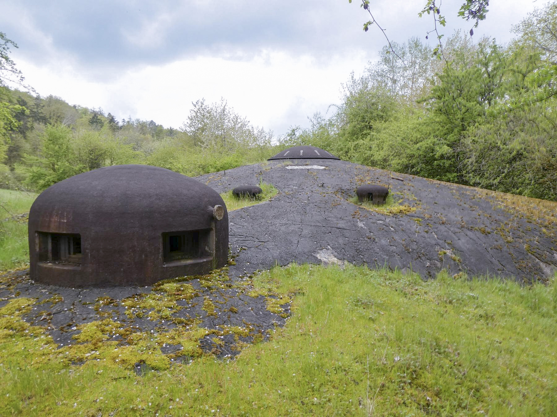 Ligne Maginot - HOCHWALD - (Ouvrage d'artillerie) - Bloc 15
Tourelle de mitrailleuses et cloche GFM - ELLENA Daniel - CUNY Philippe