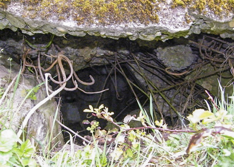 Ligne Maginot - PFAFFENSCHLICK SUD - (Blockhaus pour arme infanterie) - L'entrée détruite - Jean-Louis AUBLET & Sylvie MAINGUIN