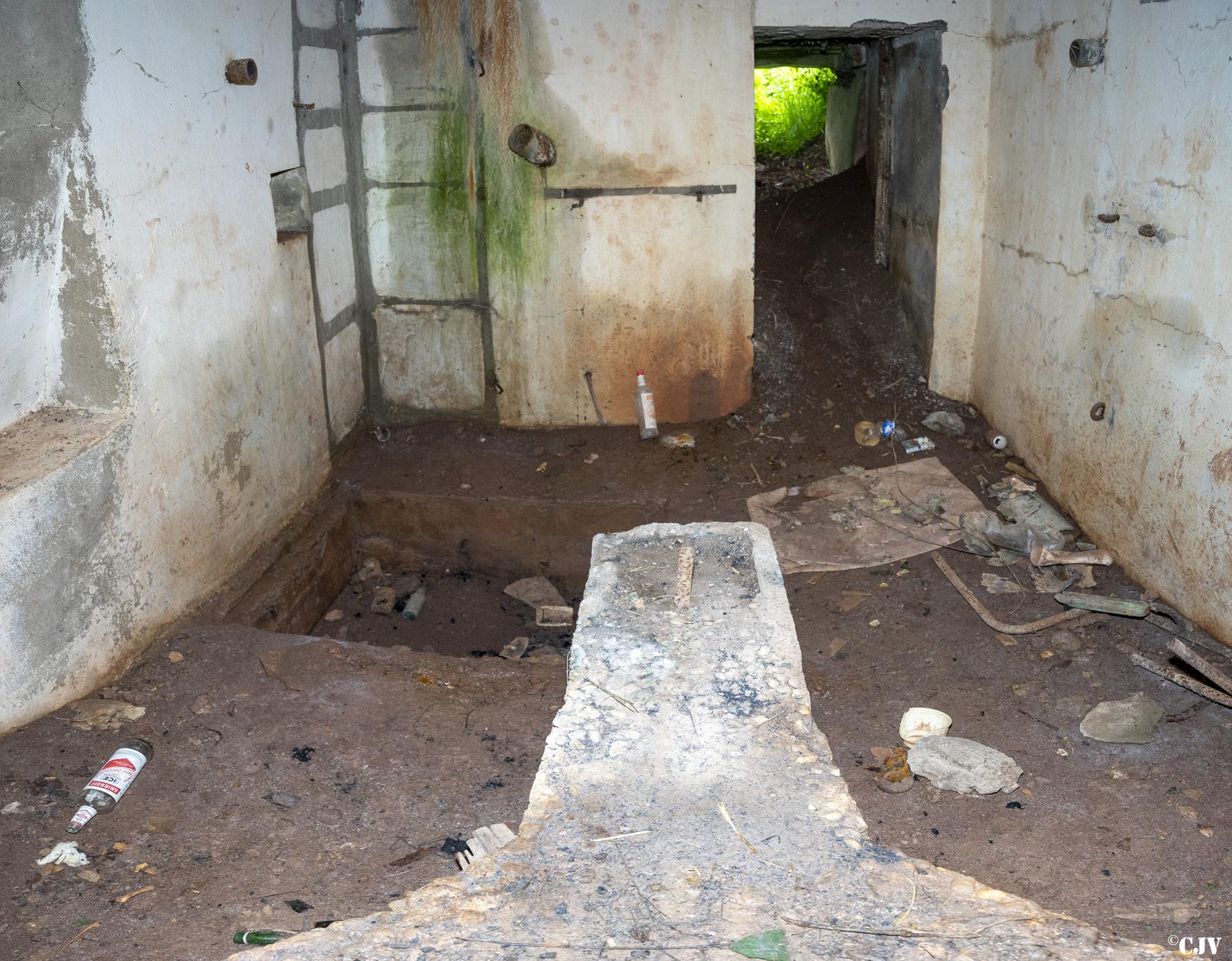 Ligne Maginot - M13B - KNOPP 2 - (Blockhaus pour arme infanterie) - L'intérieur de la chambre de tir - Lia VERMEULEN