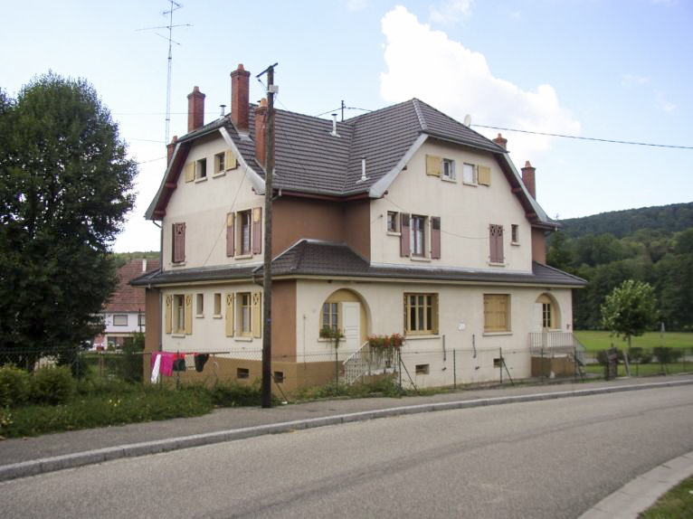 Ligne Maginot - LEMBACH - (Cité Cadres) - Une des maisons bi-familles de la cité cadres de Lembach - ARMAND Patrick