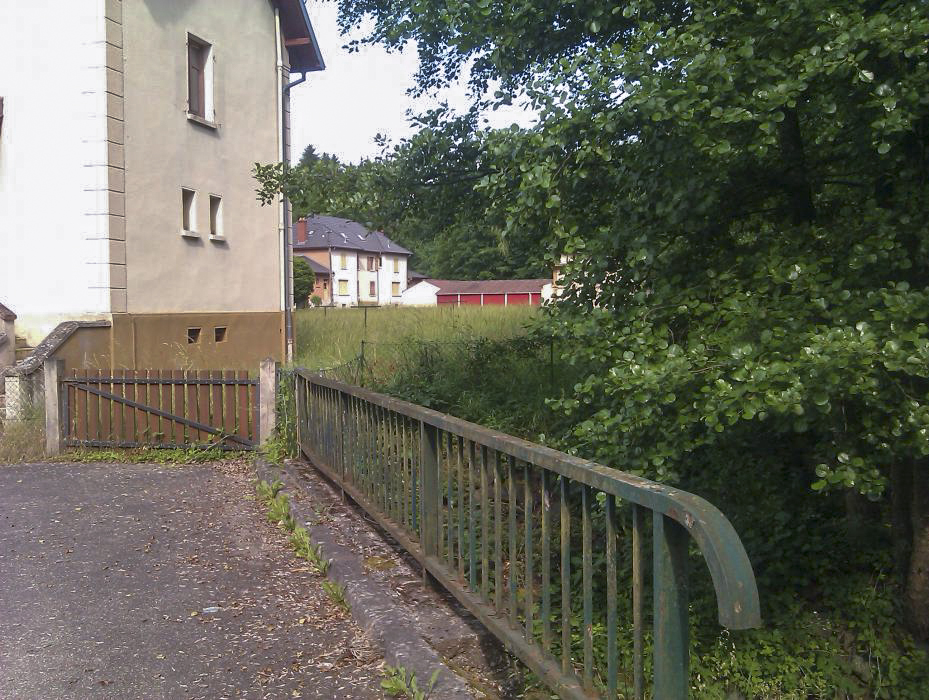 Ligne Maginot - LEMBACH - (Cité Cadres) - Les garages et l'herbe haute... - donceuh