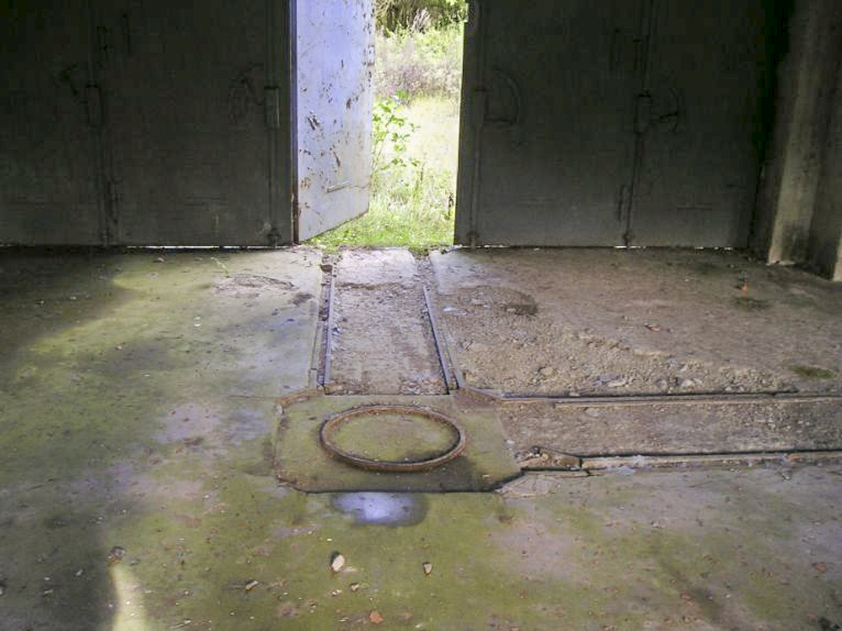 Ligne Maginot - LEMBACH - Tête d'antenne - Hangar annexe
Plaque tournante et voie de 60 - ARMAND Patrick