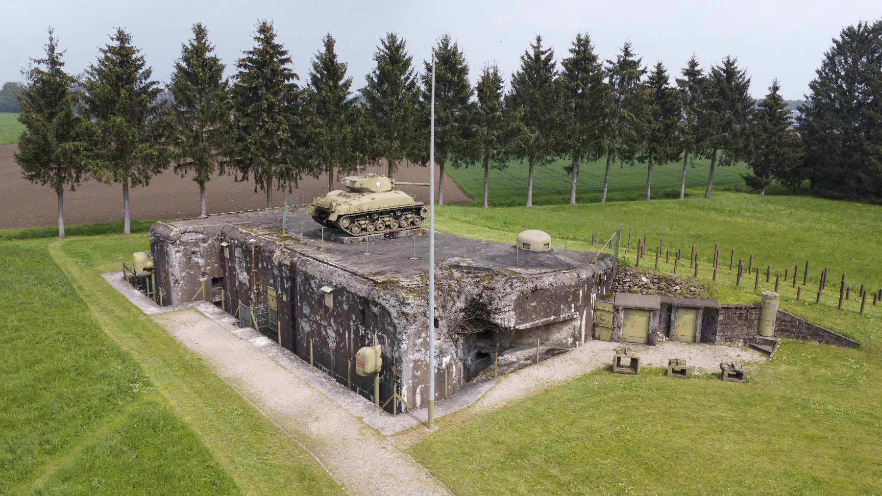 Ligne Maginot - ESCH - (Casemate d'infanterie - Double) - Destruction occasionnée par l'avancée des  Américains - ELLENA Daniel - CUNY Philippe