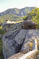 Ligne Maginot - CASTILLON (CN) - EO8 - (Ouvrage d'artillerie) - Bloc 3
La cloche GFM du bloc 3 et le bloc 4 au second plan