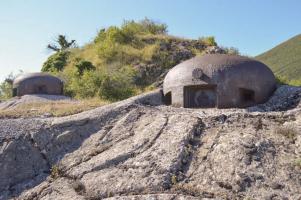 Ligne Maginot - CASTILLON (CN) - EO8 - (Ouvrage d'artillerie) - Bloc 4
La cloche pour mitrailleuses et la cloche GFM au second plan