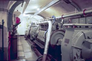 Ligne Maginot - CASTILLON (CN) - EO8 - (Ouvrage d'artillerie) - L'usine
Moteur SMIM type 6SR18 délivrant 125 CV