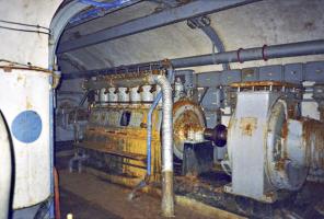 Ligne Maginot - CASTILLON (CN) - EO8 - (Ouvrage d'artillerie) - L'usine électrique
Moteur SMIM type 6SR18 délivrant 125 CV