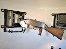 Ligne Maginot - 16/3 - KILSTETT - (Casemate d'infanterie - Double) - Cloche GFM
FM en place dans un créneau