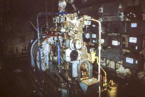 Ligne Maginot - COUCOU - A20 - (Ouvrage d'infanterie) - L'usine électrique
Groupe électrogène (moteur SGCM type GVU 33 3 cylindres, développant 68 chevaux doté d'un alternateur de 40 KVA).