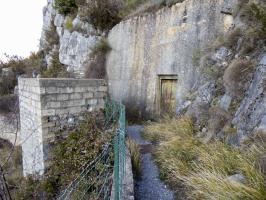 Ligne Maginot - RIMPLAS (RS) - (Ouvrage d'artillerie) - Bloc issue de secours
L'issue de secours à gauche de l'entrée