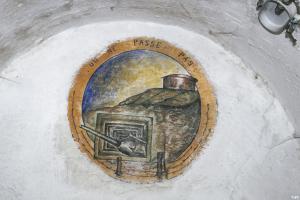 Ligne Maginot - RIMPLAS (RS) - (Ouvrage d'artillerie) - Bloc issue de secours
L'insigne des troupes de forteresse peint dans l'ouvrage