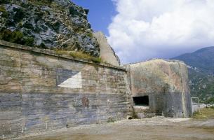 Ligne Maginot - RIMPLAS (RS) - (Ouvrage d'artillerie) - Bloc 5
Mur d'escarpe coté Nord
Le créneau FM est destiné au flanquement du mur d'escarpe