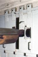 Ligne Maginot - BOIS D'OTTONVILLE - BCA1 - (Casemate d'artillerie) - Chambre de tir droite dans les années 1970
Volets d'embrasure et tube du canon de 75