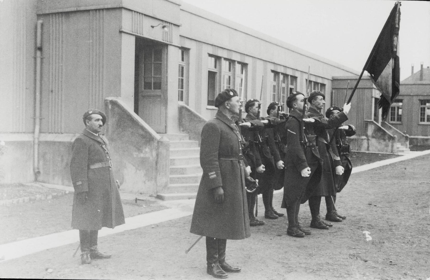 Ligne Maginot - VECKRING - (Camp de sureté) - 164° RIF
Cérémonie dans le camp de Veckring - Inconnu