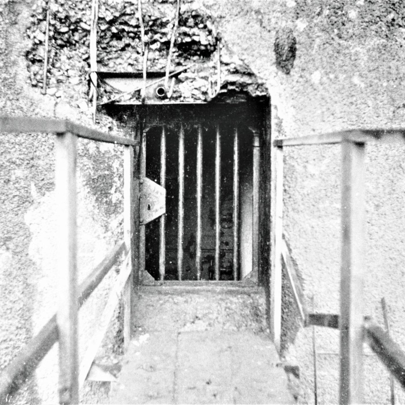 Ligne Maginot - FERMONT - A2 - (Ouvrage d'artillerie) - Le bloc 4 après les combats
L'issue de secours du bloc - Inconnu