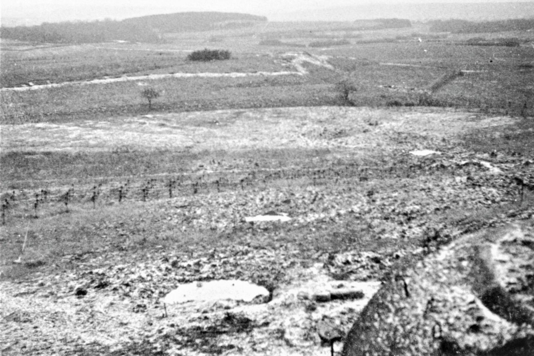 Ligne Maginot - FERMONT - A2 - (Ouvrage d'artillerie) - Vue depuis le bloc 4 après les combats - Inconnu