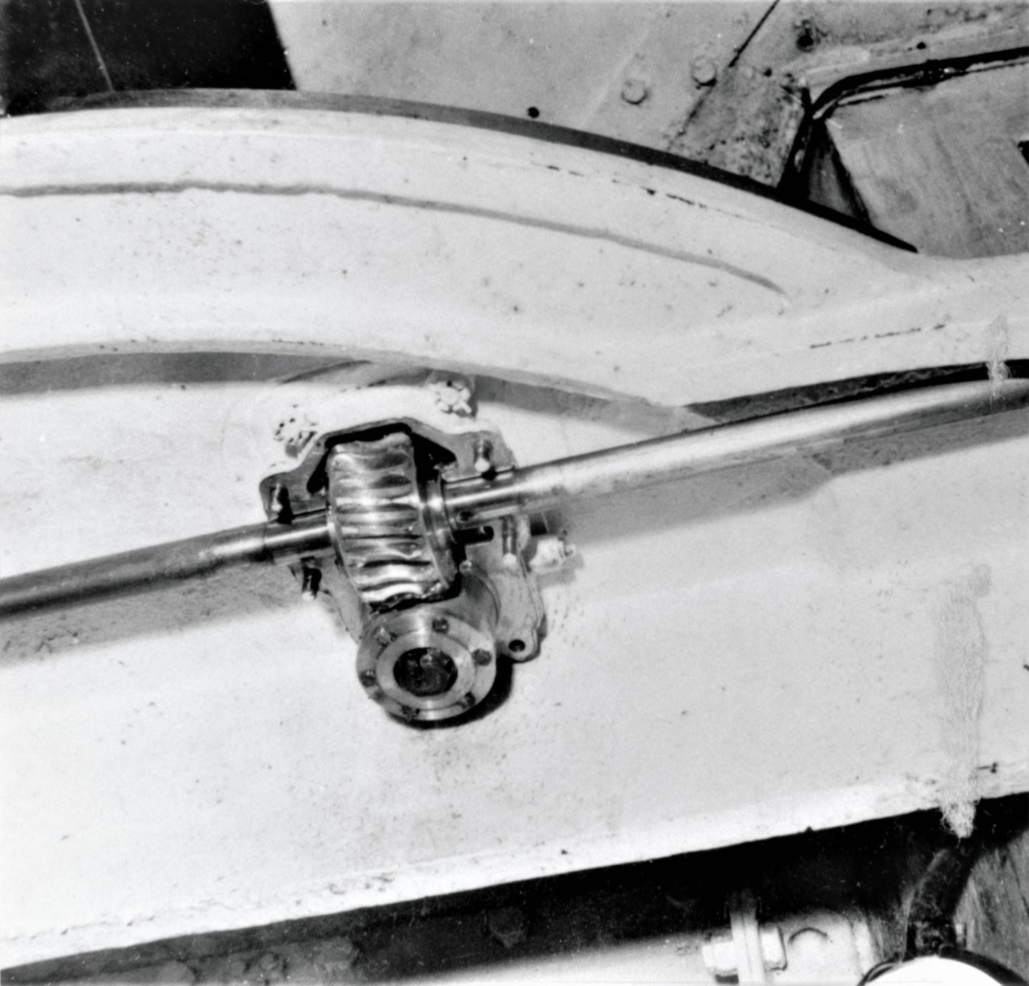 Ligne Maginot - Canon-obusier de 75 mm modèle 1932 sous casemate (75 32) - Ouvrage de Fermont bloc 4
Tringlerie et renvoi de report de pointage latéral 