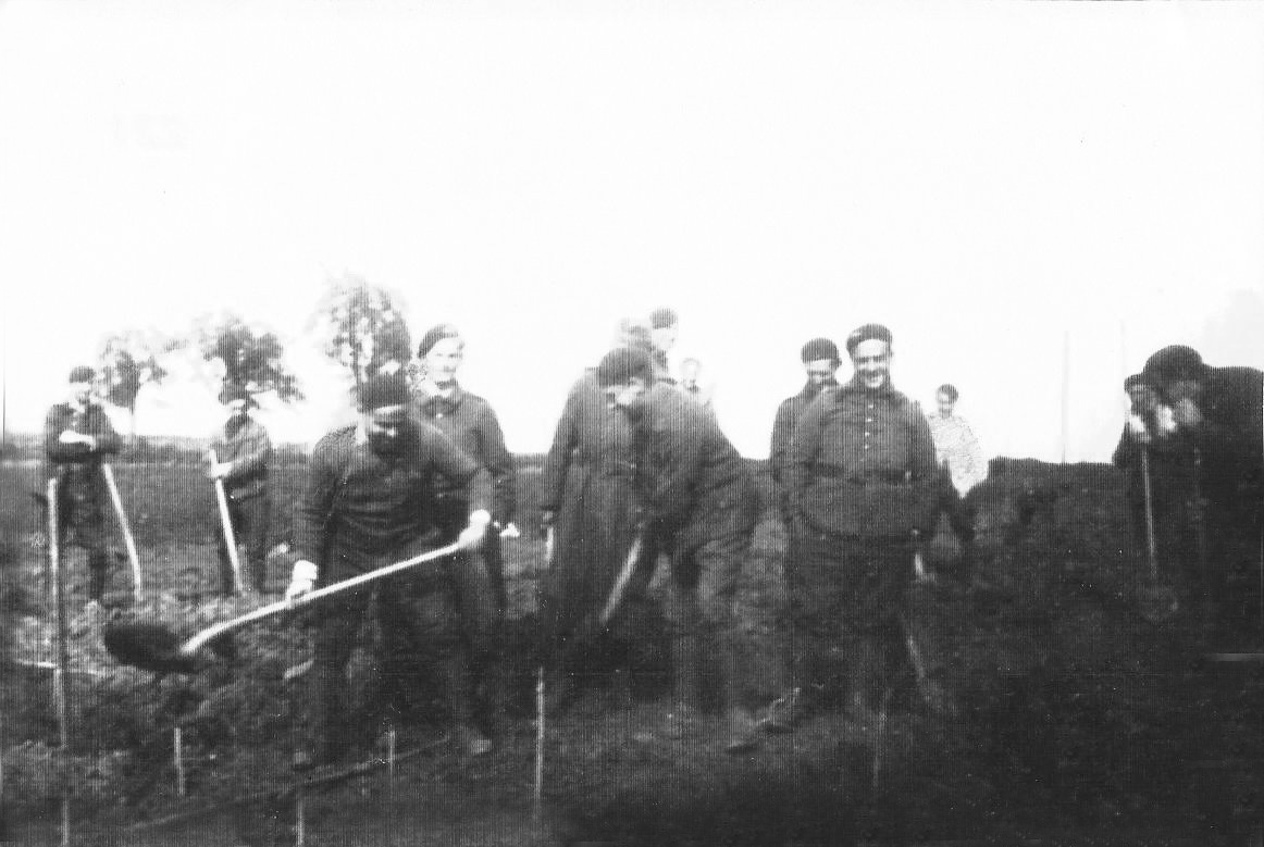 Ligne Maginot - VF60 - ANTENNE DE L'OUVRAGE DE SCHOENENBOURG - (RESEAU - Voie 60 - Antenne ou rocade ferroviaire) - Travaux de terrassement de la plate-forme de l'antenne de desserte de l’ouvrage de Schoenenbourg, aux alentours de Retschwiller, en septembre-octobre 1939 - Edouard-Roger Basset