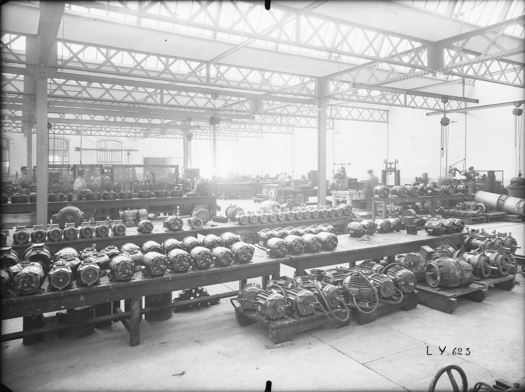 Ligne Maginot - SCHNEIDER-WESTINGHOUSE (SW) - Matériel électrique SW - Schneider-Westinghouse 
L'atelier de fabrication des moteurs électriques 