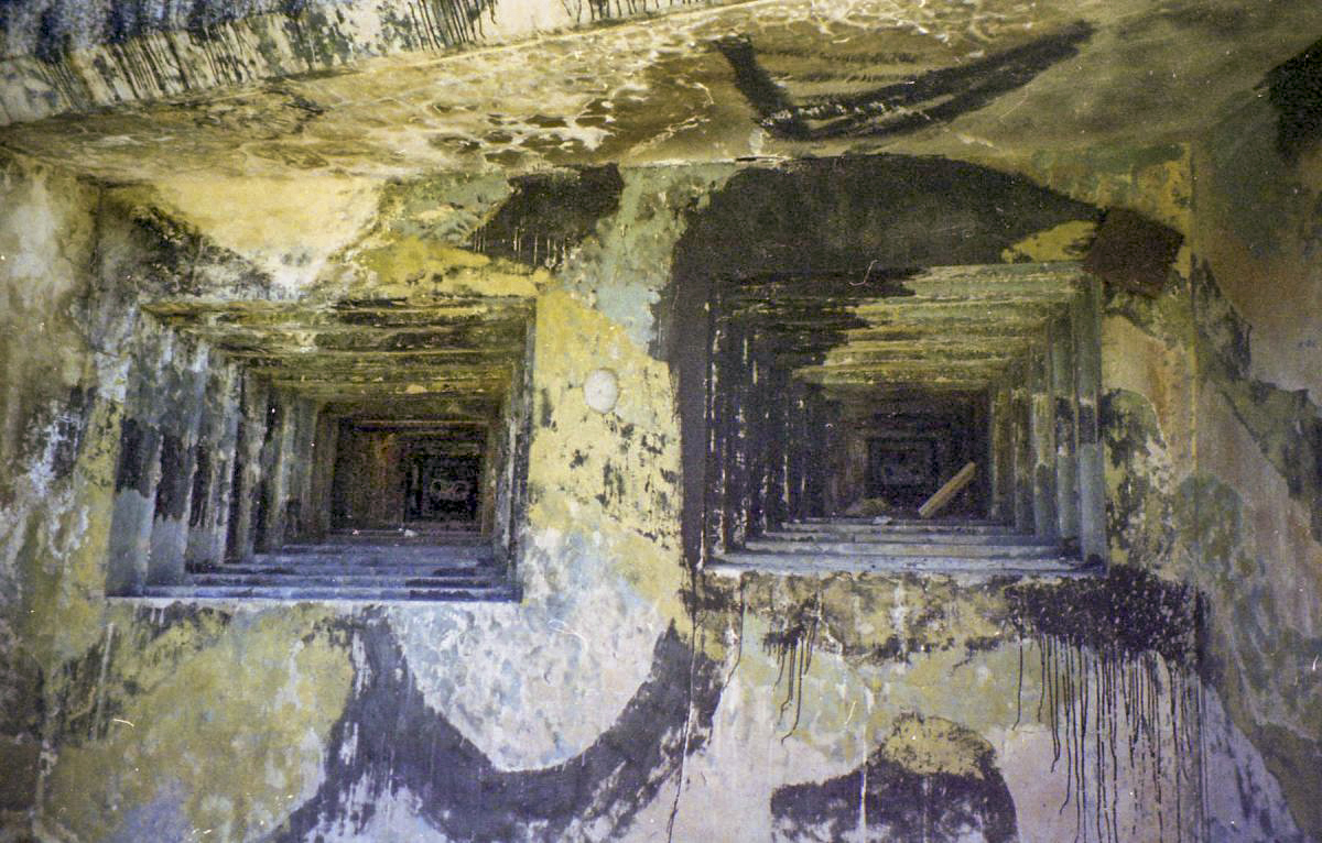 Ligne Maginot - SAINT GOBAIN - (Ouvrage d'infanterie) - Bloc 2
Créneaux JM/AC 47
Le camouflage est encore bien visible - Ellena-Cuny