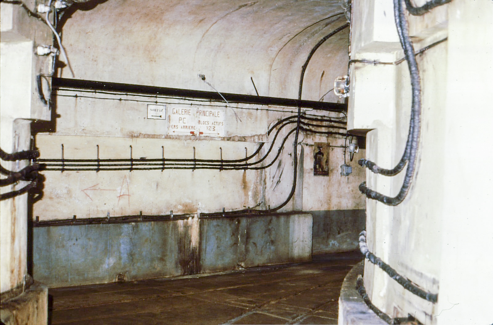 Ligne Maginot - SCHOENENBOURG - (Ouvrage d'artillerie) - Galerie des avants en 1979 - Adam Christian