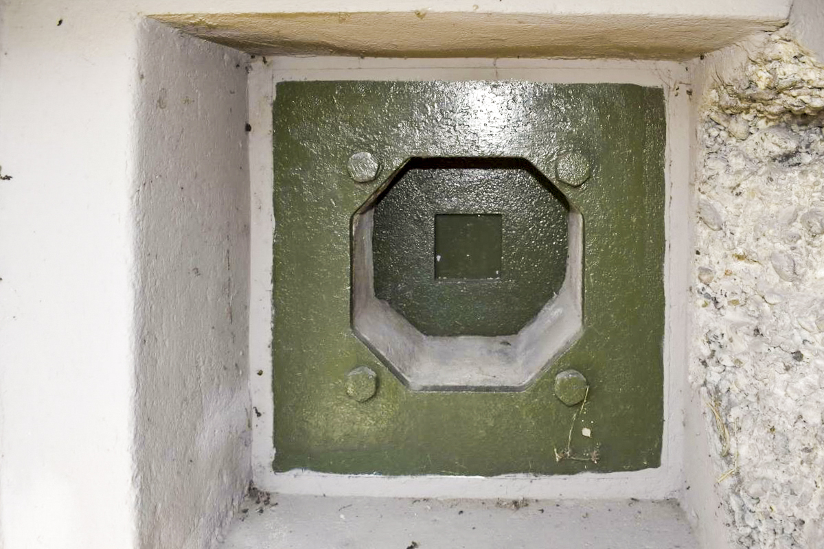 Ligne Maginot - ANCIENNE REDOUTE - (Abri) - Créneau de protection de l'entrée - D. Froehly