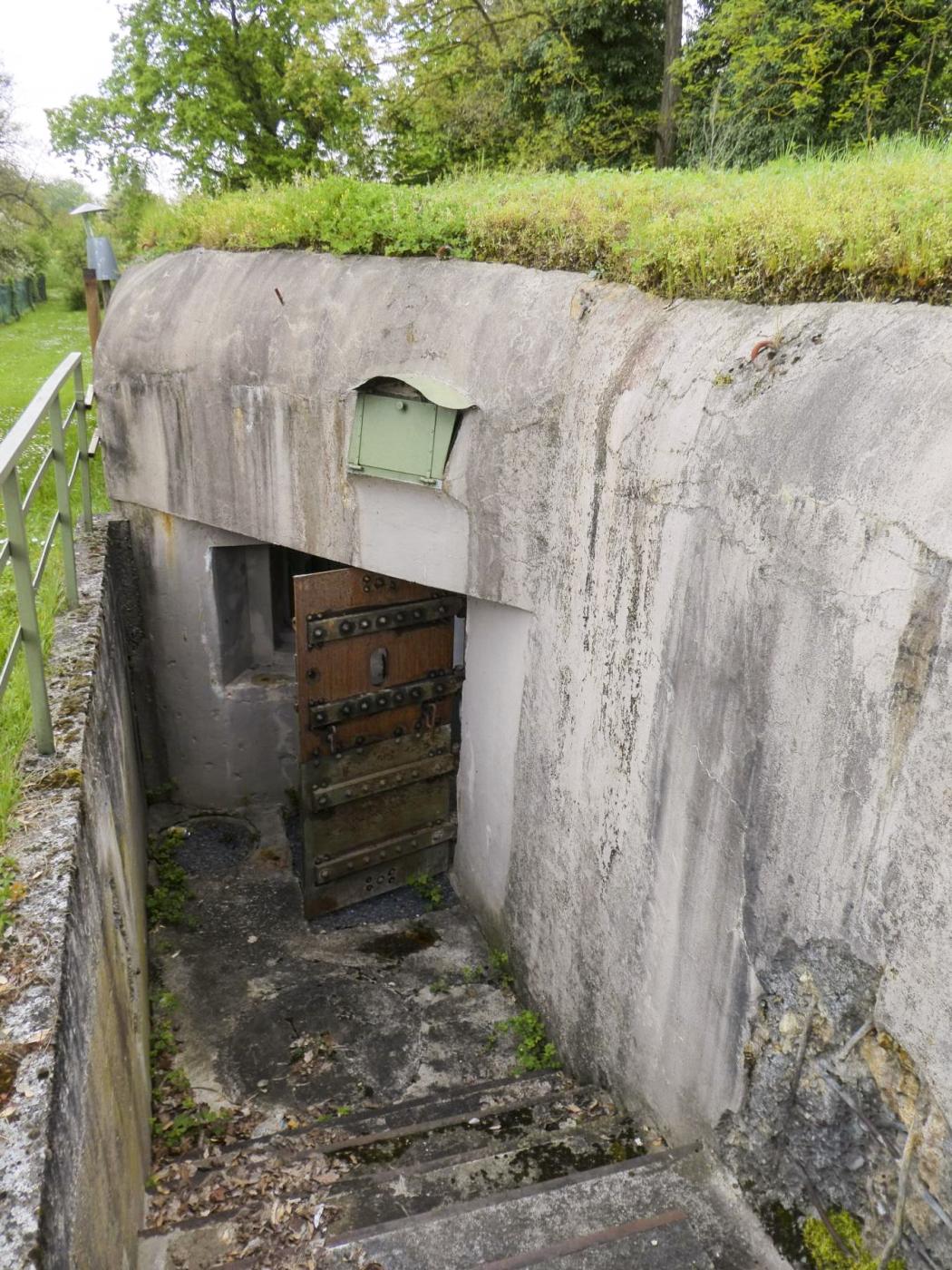 Ligne Maginot - ANCIENNE REDOUTE - (Abri) - L'entrée - ELLENA Daniel - CUNY Philippe