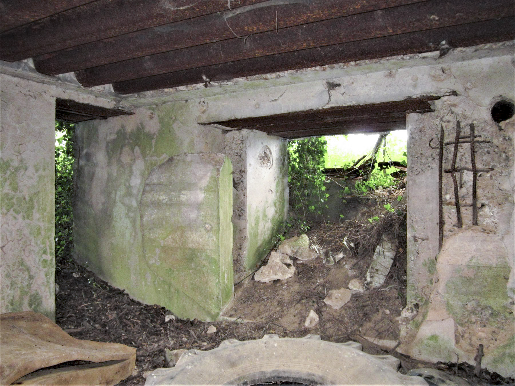 Ligne Maginot - BOIS DE HOFFEN 1 - (Blockhaus pour canon) - L'entrée réduite du personnel et l'entrée de la pièce antichar - Gregory Fuchs