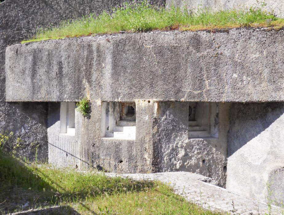 Ligne Maginot - CASTILLON (CN) - EO8 - (Ouvrage d'artillerie) - Bloc 1
La caponnière - Sud  Passion