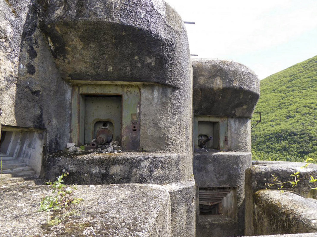Ligne Maginot - CASTILLON (CN) - EO8 - (Ouvrage d'artillerie) - Bloc 3
Les deux canons de 75 Mle 29 - ELLENA-CUNY
