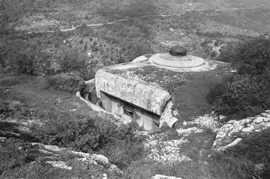 Ligne Maginot - CASTILLON (CN) - EO8 - (Ouvrage d'artillerie) - Bloc 6
Les deux mortiers de 81mm - Alain LOVINY