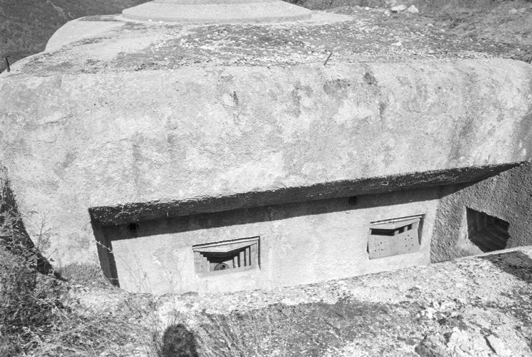 Ligne Maginot - CASTILLON (CN) - EO8 - (Ouvrage d'artillerie) - Bloc 6
Les deux mortiers de 81mm - Alain LOVINY