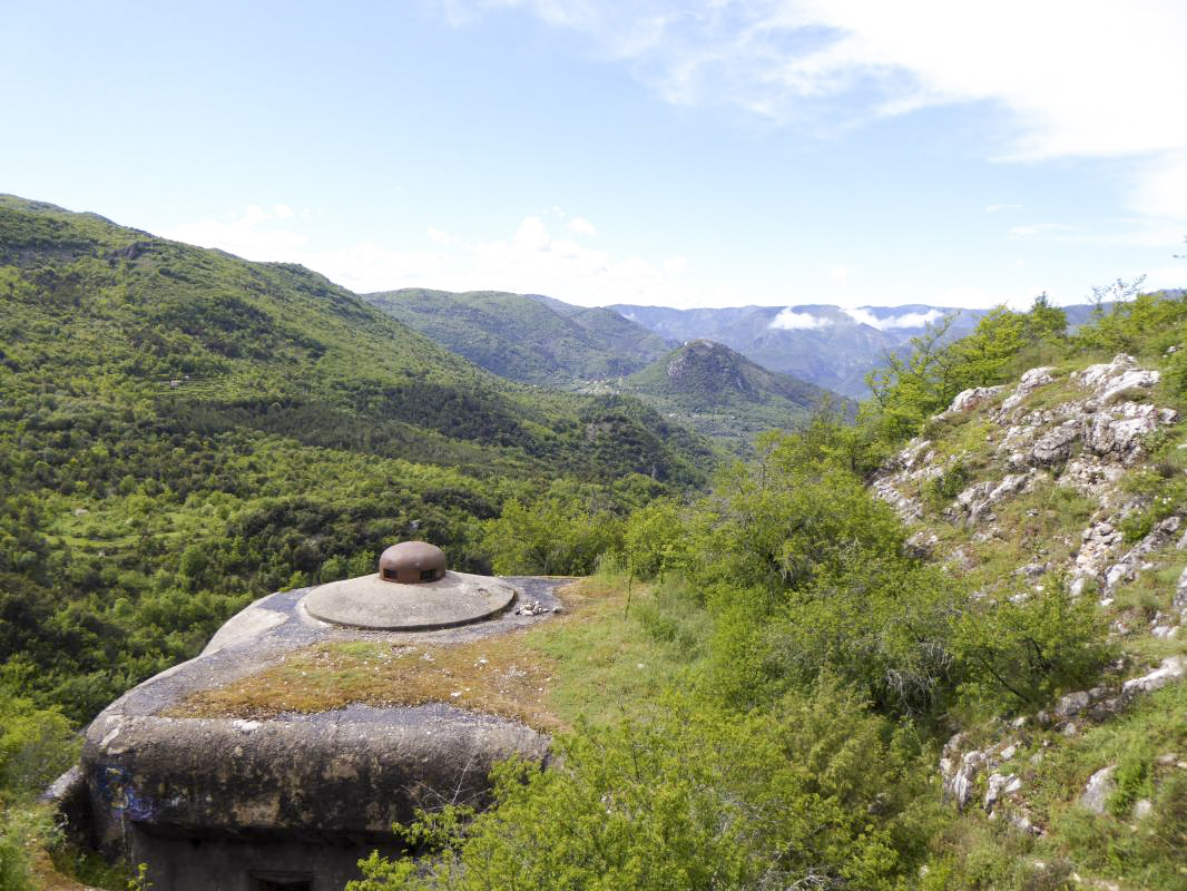 Ligne Maginot - CASTILLON (CN) - EO8 - (Ouvrage d'artillerie) - Bloc 6
Le Barbonnet au fond - ELLENA-CUNY